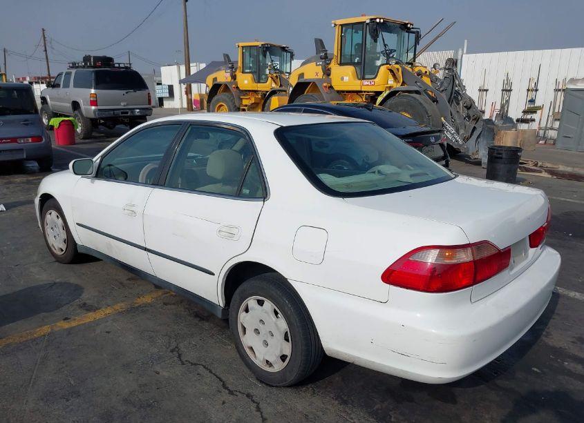 Photo 3 of 1998 Honda Accord SDN LX (VIN 1HGCG5640WA266137)