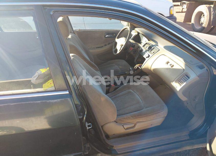 Photo 5 of 1999 Honda Accord LX (VIN 1HGCG5640XA105787)