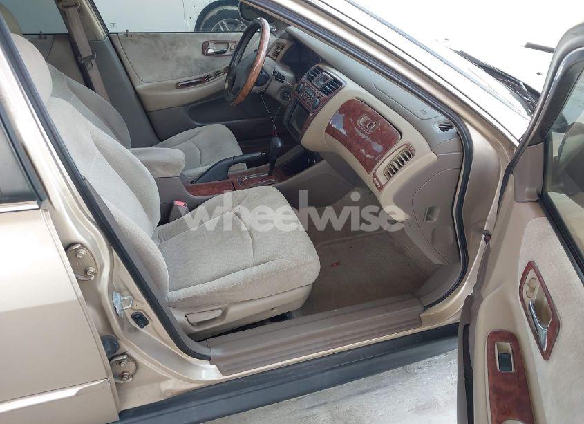 Photo 5 of 2001 Honda Accord 2.3 LX (VIN 1HGCG56411A137381)