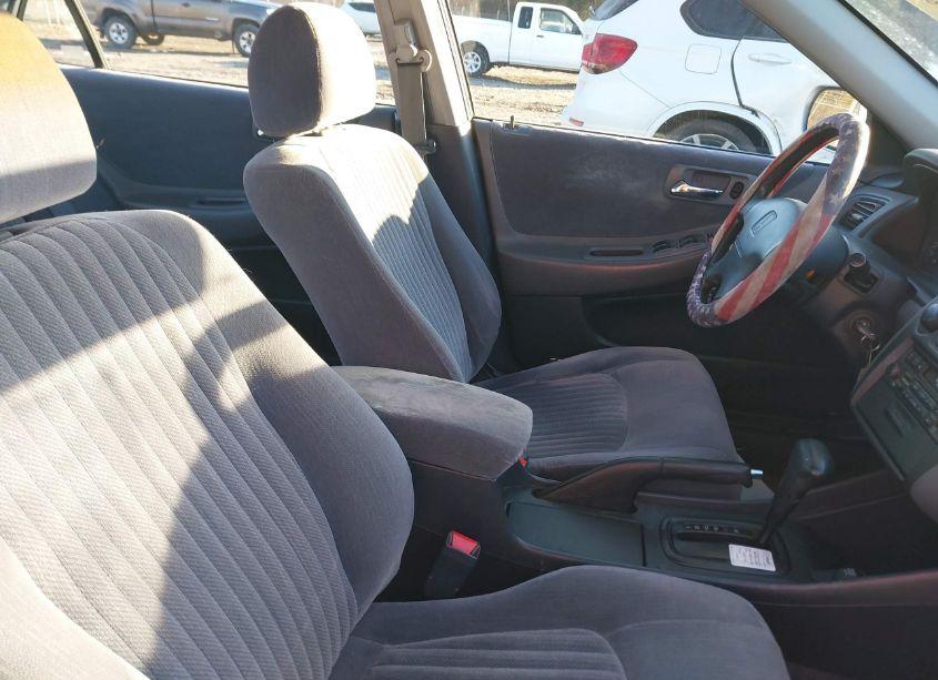 Photo 5 of 1998 Honda Accord LX (VIN 1HGCG5641WA021041)