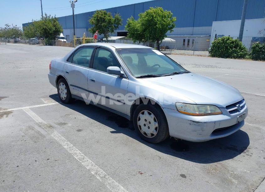 1998 Honda Accord LX (VIN 1HGCG5641WA035702) main photo