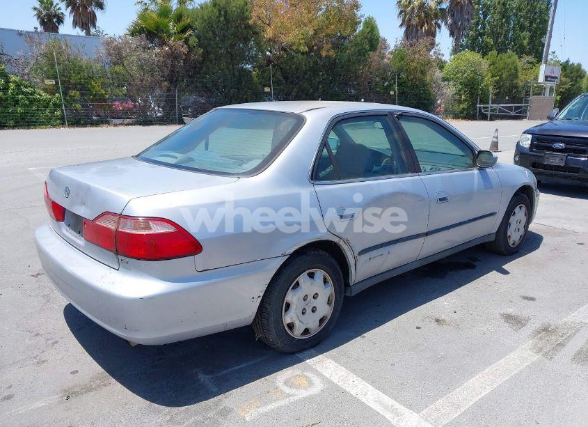 Photo 4 of 1998 Honda Accord LX (VIN 1HGCG5641WA035702)