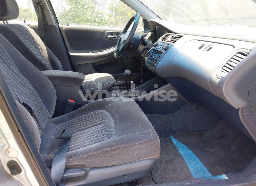 Photo 5 of 1998 Honda Accord LX (VIN 1HGCG5641WA035702)