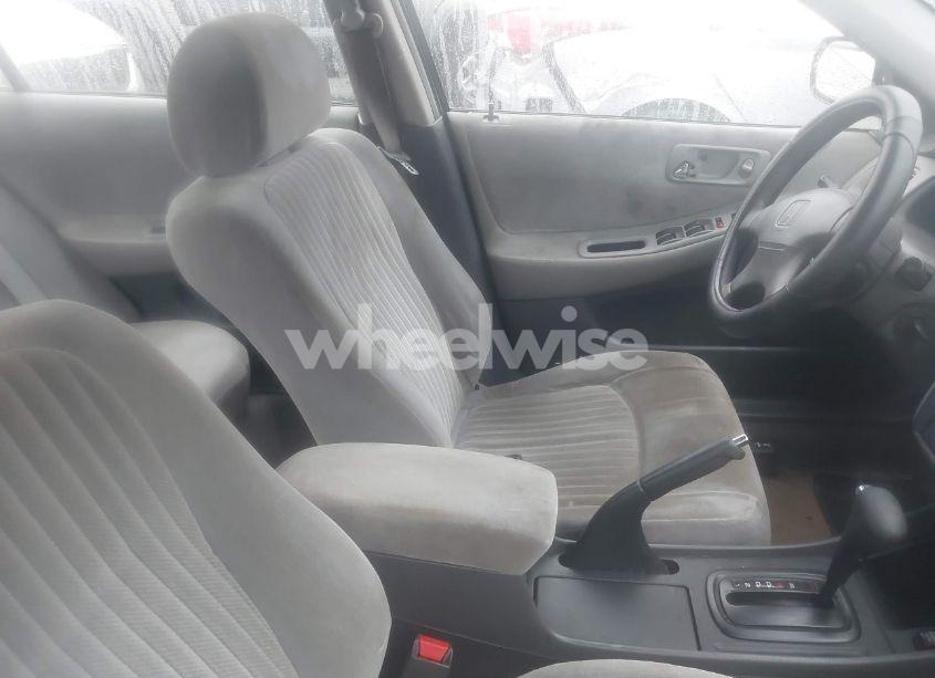 Photo 5 of 1998 Honda Accord LX (VIN 1HGCG5641WA167830)