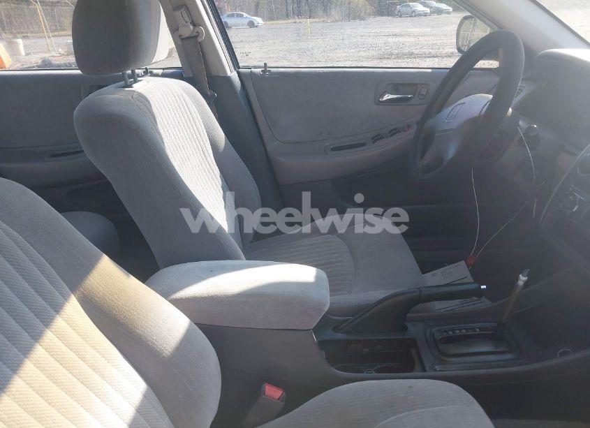 Photo 5 of 1998 Honda Accord LX (VIN 1HGCG5641WA215469)