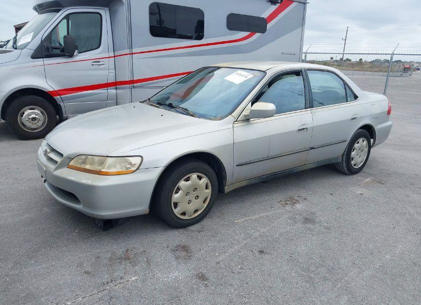 Photo 2 of 2000 Honda Accord 2.3 LX (VIN 1HGCG5641YA024833)