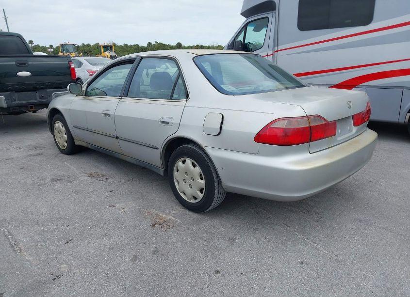 Photo 3 of 2000 Honda Accord 2.3 LX (VIN 1HGCG5641YA024833)