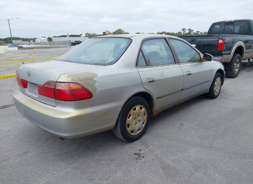 Photo 4 of 2000 Honda Accord 2.3 LX (VIN 1HGCG5641YA024833)
