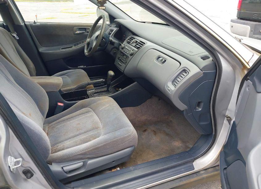 Photo 5 of 2000 Honda Accord 2.3 LX (VIN 1HGCG5641YA024833)