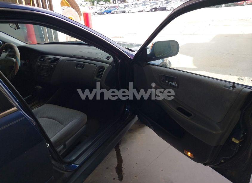 Photo 5 of 2001 Honda Accord 2.3 LX (VIN 1HGCG56421A120475)