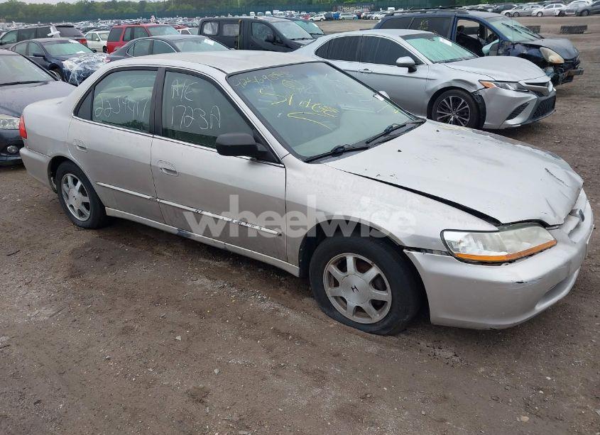 1998 Honda Accord LX (VIN 1HGCG5642WA010629) main photo