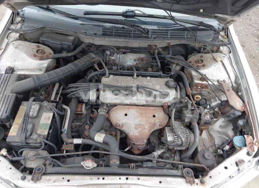 Photo 10 of 1998 Honda Accord LX (VIN 1HGCG5642WA010629)