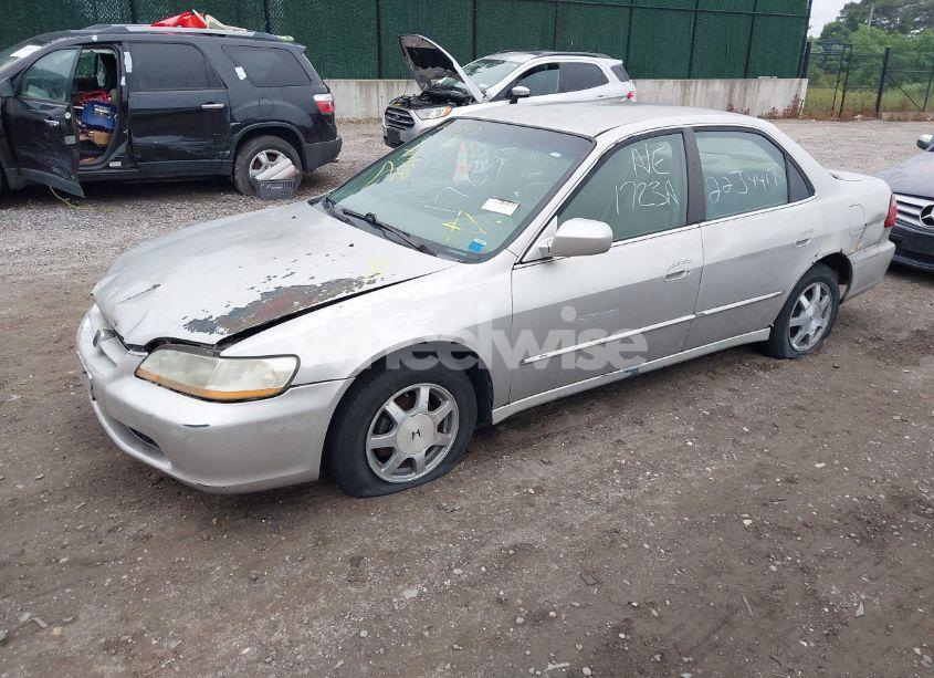 Photo 2 of 1998 Honda Accord LX (VIN 1HGCG5642WA010629)