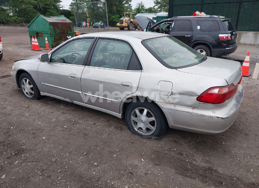 Photo 3 of 1998 Honda Accord LX (VIN 1HGCG5642WA010629)