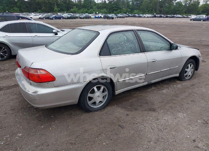 Photo 4 of 1998 Honda Accord LX (VIN 1HGCG5642WA010629)