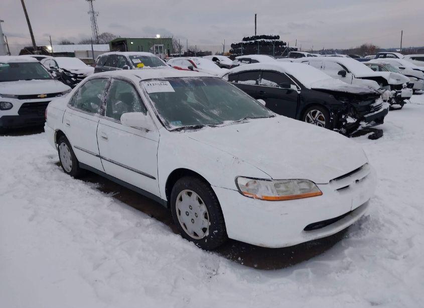 1998 Honda Accord LX (VIN 1HGCG5642WA190078) main photo