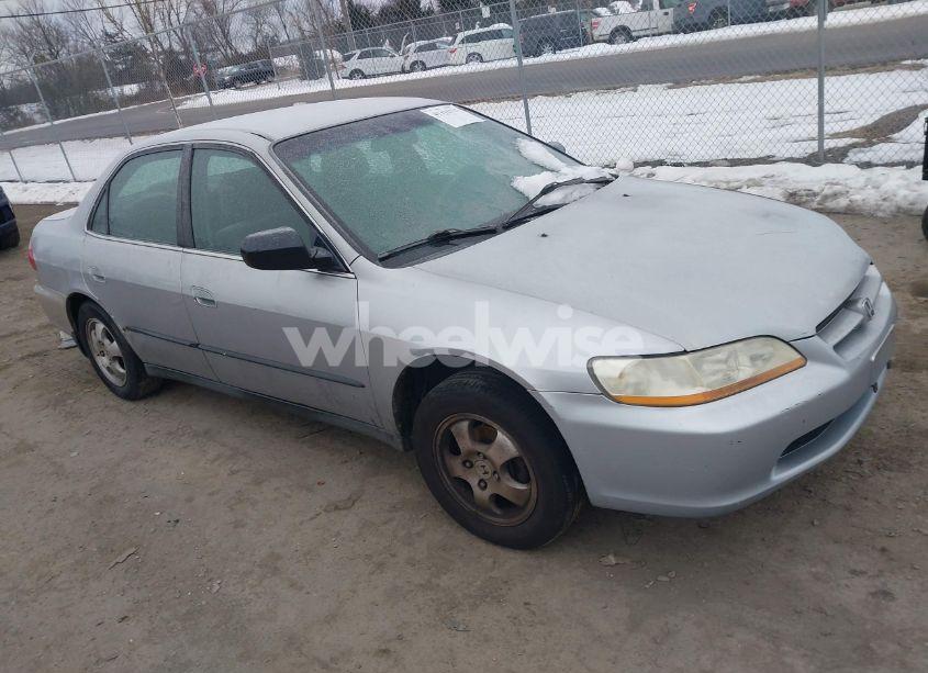 1998 Honda Accord LX (VIN 1HGCG5642WA191716) main photo