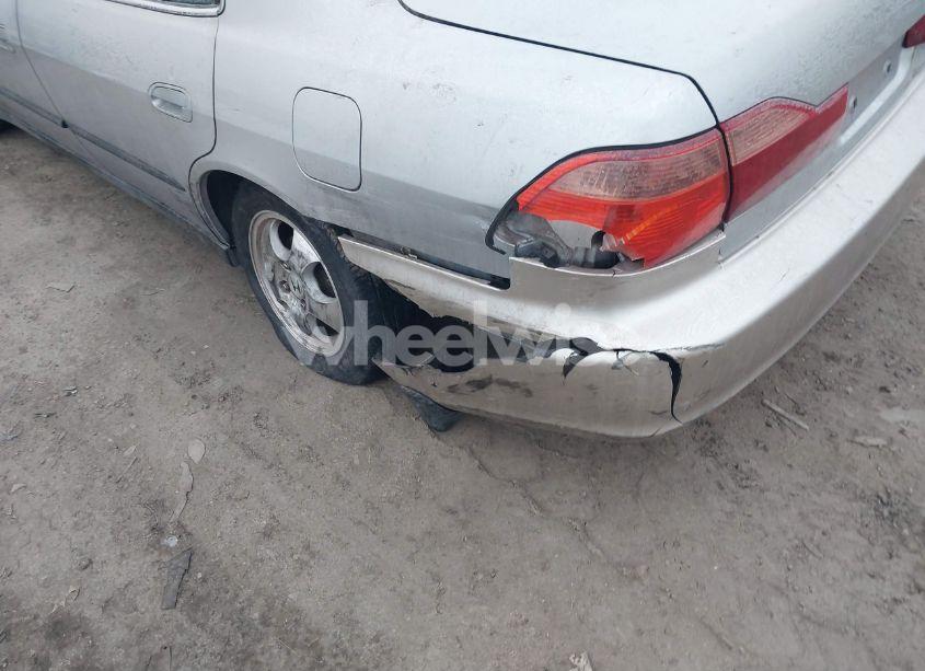 Photo 6 of 1998 Honda Accord LX (VIN 1HGCG5642WA191716)