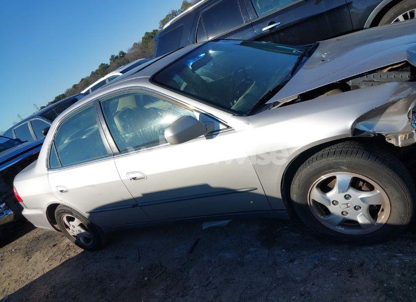 Photo 13 of 1999 Honda Accord LX (VIN 1HGCG5642XA148687)