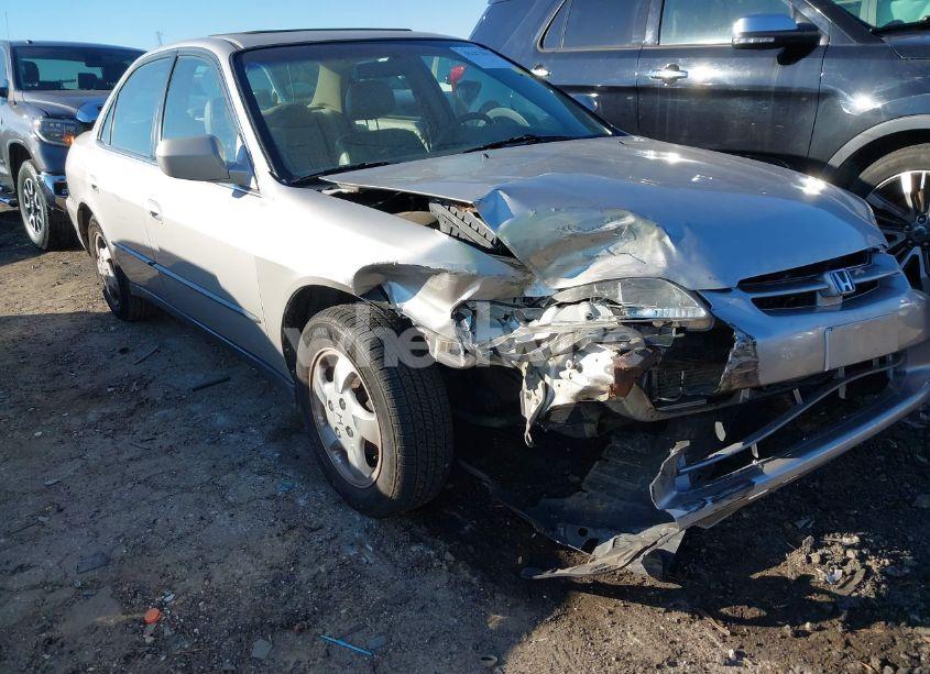 Photo 6 of 1999 Honda Accord LX (VIN 1HGCG5642XA148687)