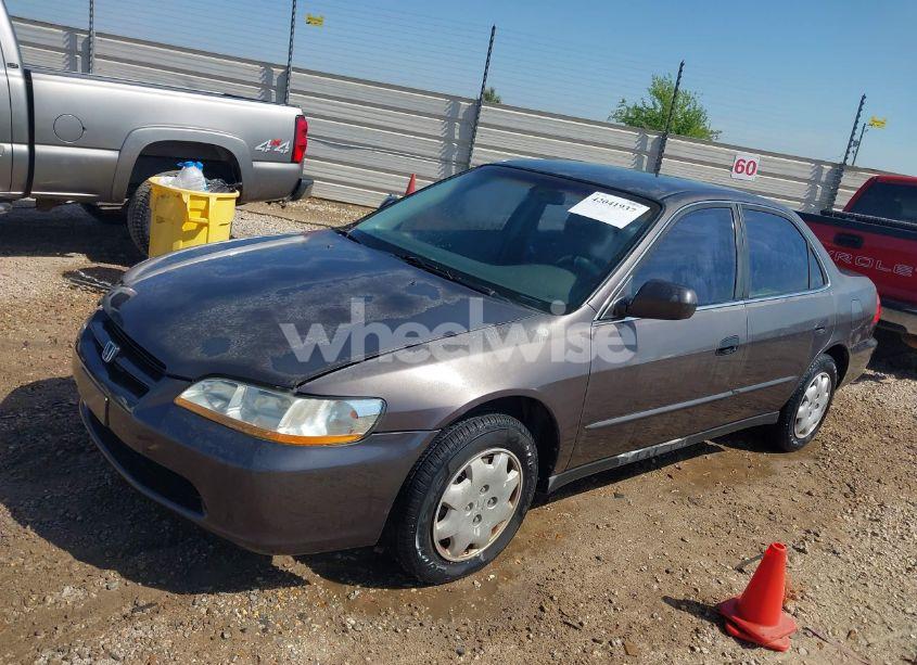 Photo 2 of 1999 Honda Accord LX (VIN 1HGCG5642XA149032)