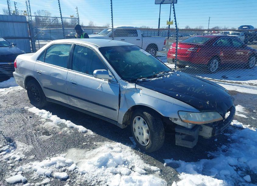 1998 Honda Accord LX (VIN 1HGCG5643WA254080) main photo