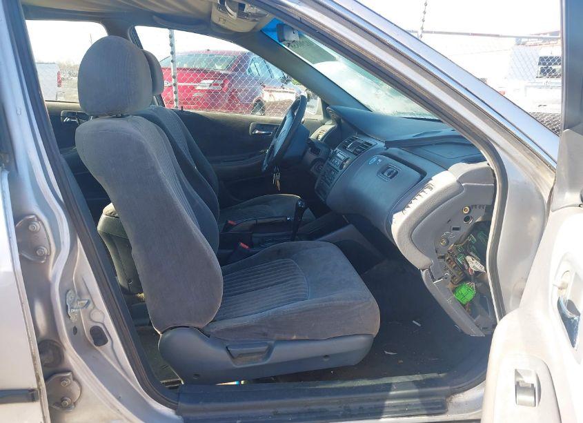 Photo 5 of 1998 Honda Accord LX (VIN 1HGCG5643WA254080)