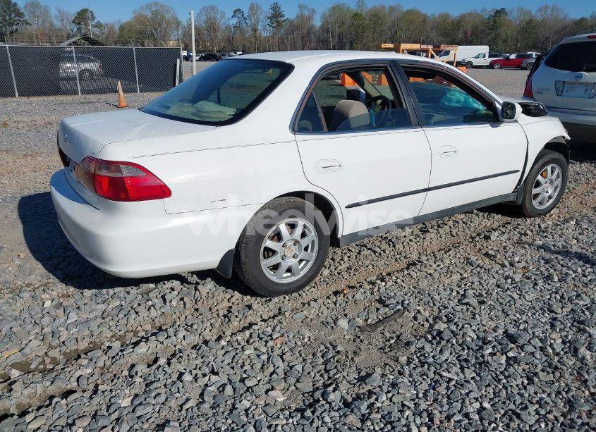 Photo 4 of 1999 Honda Accord LX (VIN 1HGCG5643XA032088)