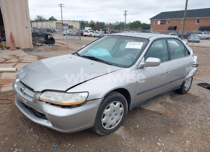 Photo 2 of 1999 Honda Accord LX (VIN 1HGCG5643XA103046)