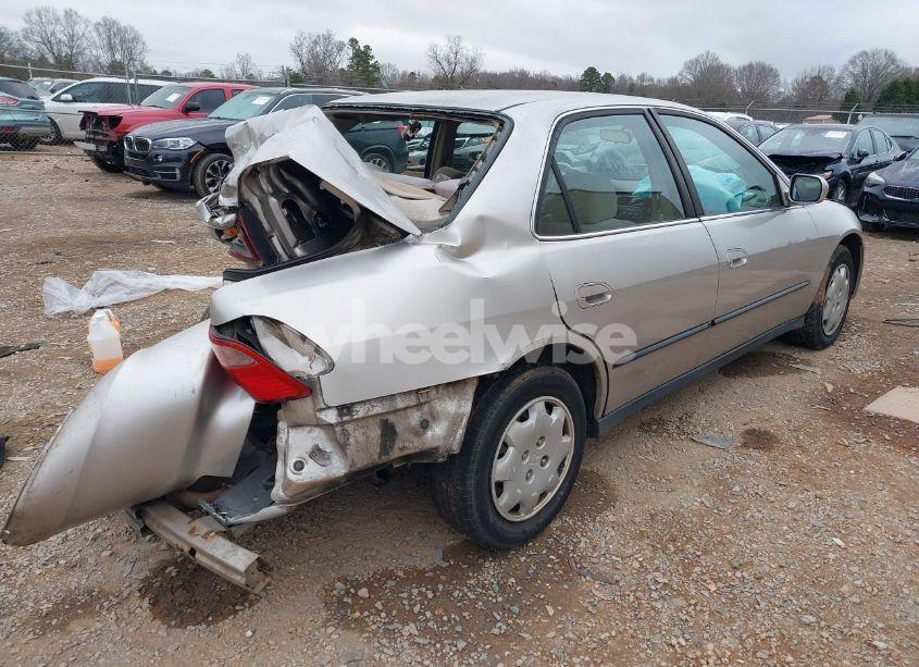 Photo 4 of 1999 Honda Accord LX (VIN 1HGCG5643XA103046)