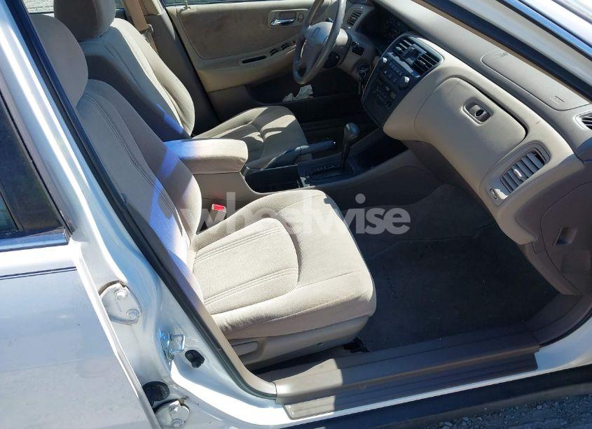 Photo 5 of 2000 Honda Accord 2.3 LX (VIN 1HGCG5643YA076531)