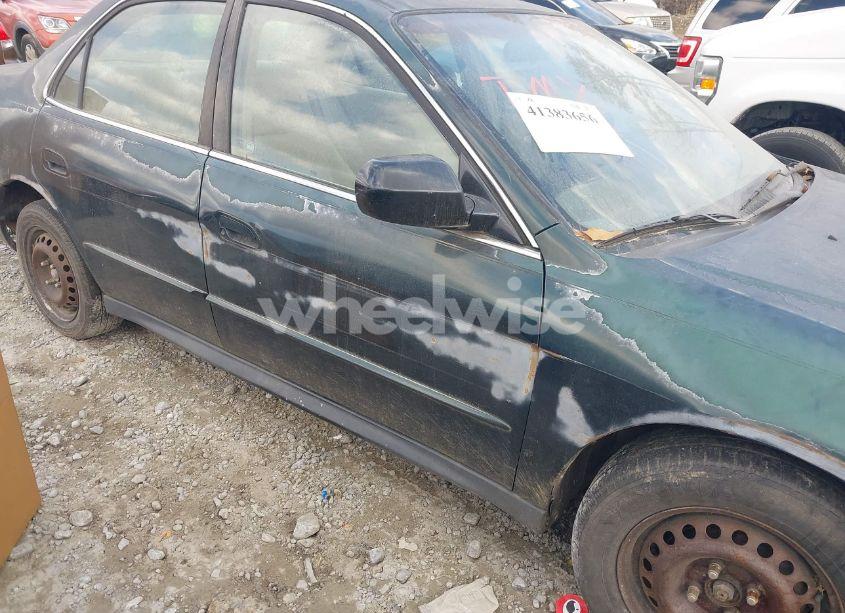 Photo 6 of 2001 Honda Accord 2.3 LX (VIN 1HGCG56441A023634)