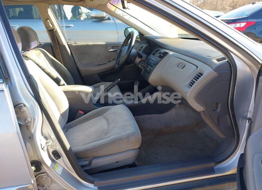 Photo 5 of 2001 Honda Accord 2.3 LX (VIN 1HGCG56441A084482)