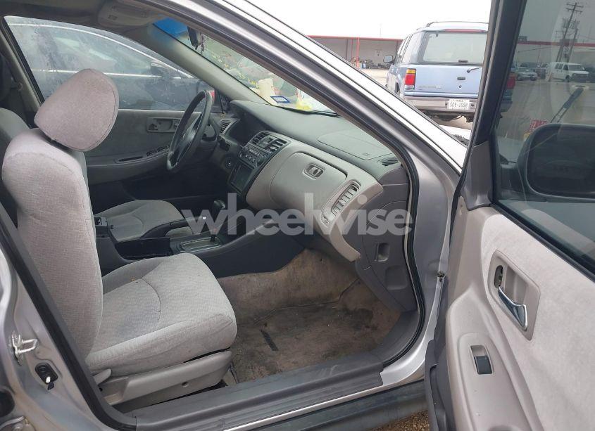 Photo 5 of 2001 Honda Accord 2.3 LX (VIN 1HGCG56441A086524)