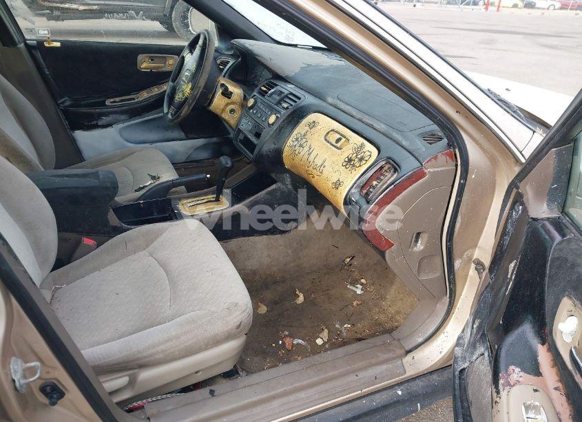 Photo 5 of 2001 Honda Accord 2.3 LX (VIN 1HGCG56441A119327)