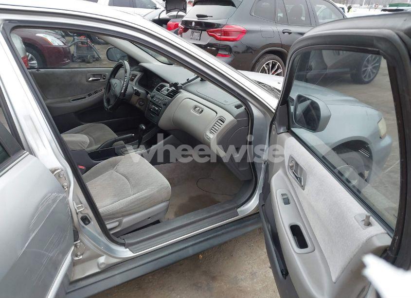 Photo 5 of 2001 Honda Accord 2.3 LX (VIN 1HGCG56441A125788)