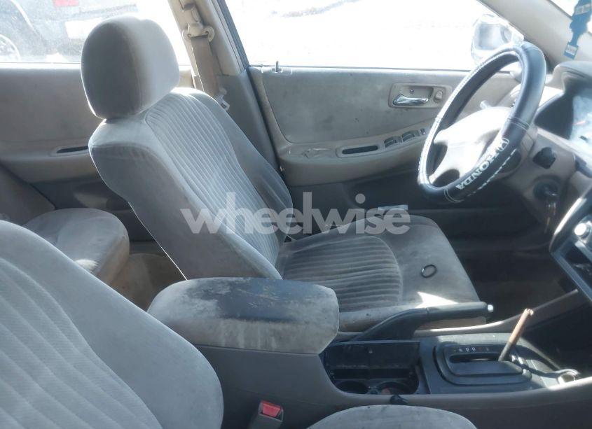 Photo 5 of 1998 Honda Accord LX (VIN 1HGCG5644WA241872)