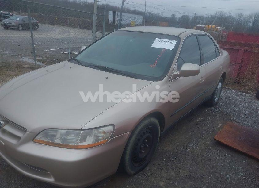 Photo 2 of 2000 Honda Accord 2.3 LX (VIN 1HGCG5644YA117216)
