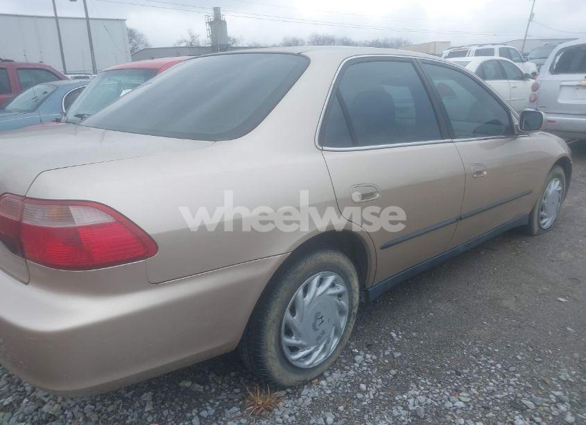 Photo 4 of 2000 Honda Accord 2.3 LX (VIN 1HGCG5644YA117216)