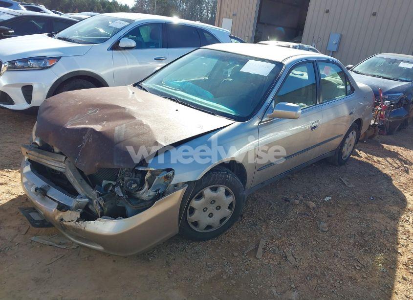 Photo 2 of 1998 Honda Accord LX (VIN 1HGCG5645WA170973)