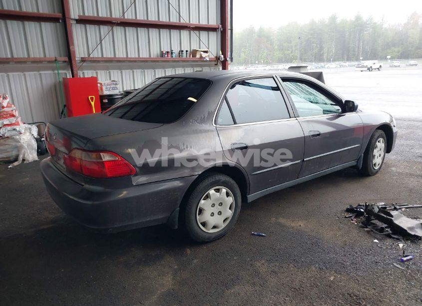 Photo 4 of 1998 Honda Accord LX (VIN 1HGCG5645WA244697)
