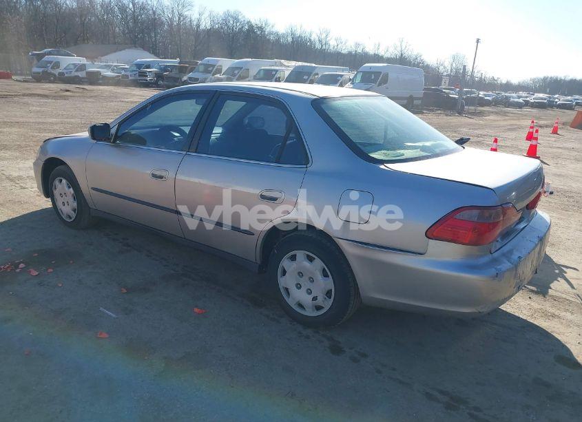 Photo 3 of 1999 Honda Accord LX (VIN 1HGCG5645XA105932)