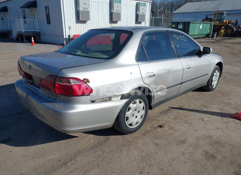 Photo 4 of 1999 Honda Accord LX (VIN 1HGCG5645XA105932)