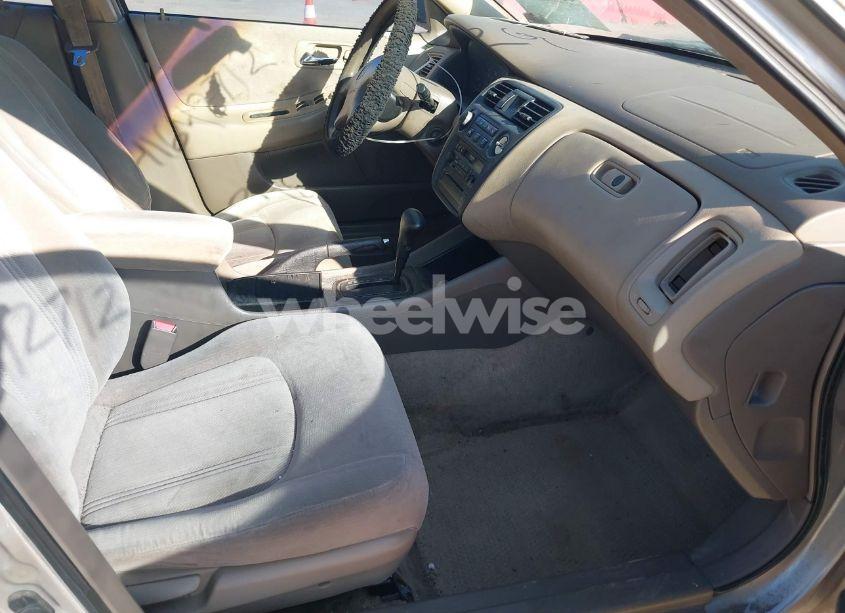 Photo 5 of 1999 Honda Accord LX (VIN 1HGCG5645XA105932)