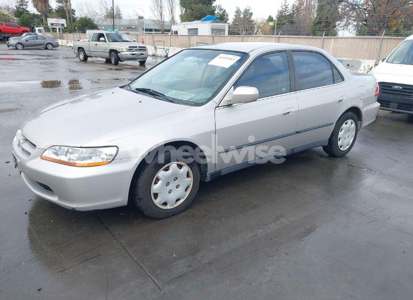 Photo 2 of 1999 Honda Accord LX (VIN 1HGCG5645XA132659)