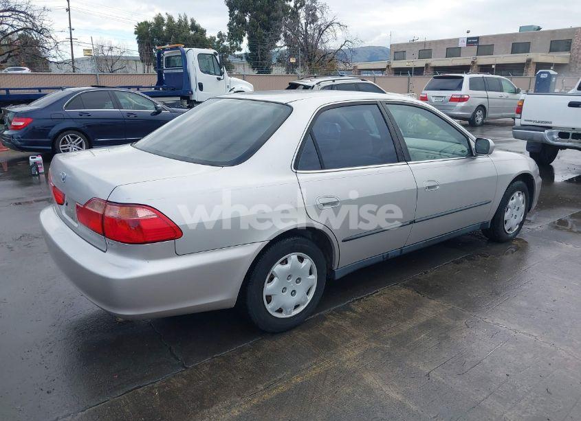 Photo 4 of 1999 Honda Accord LX (VIN 1HGCG5645XA132659)