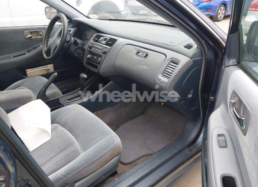 Photo 5 of 2000 Honda Accord 2.3 LX (VIN 1HGCG5645YA001913)