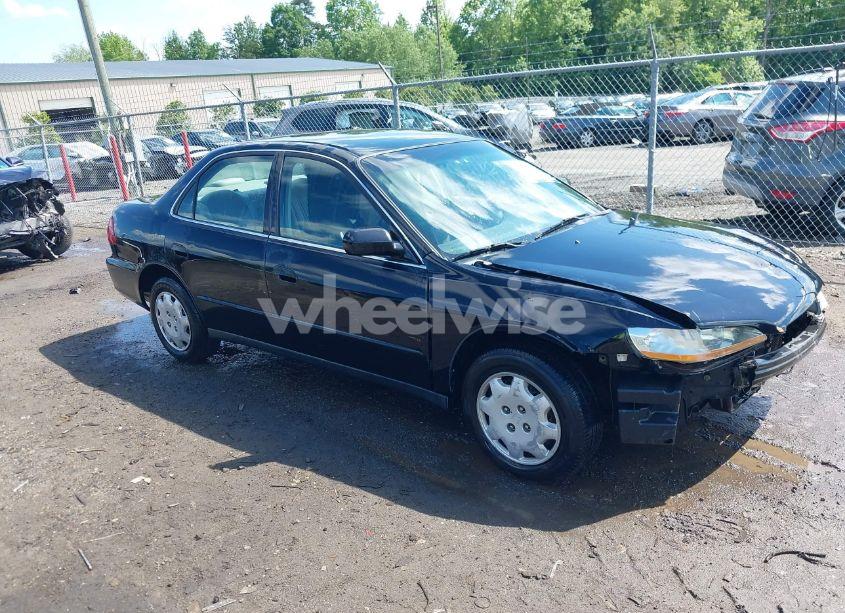 1998 Honda Accord LX (VIN 1HGCG5646WA010729) main photo