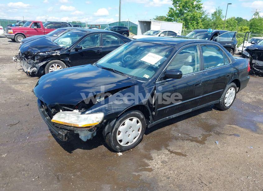 Photo 2 of 1998 Honda Accord LX (VIN 1HGCG5646WA010729)