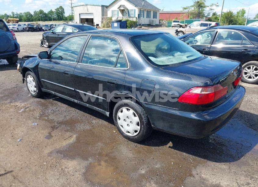 Photo 3 of 1998 Honda Accord LX (VIN 1HGCG5646WA010729)